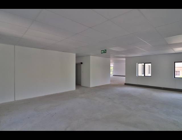 1,527M² OFFICE TO LET IN VORNA VALLEY